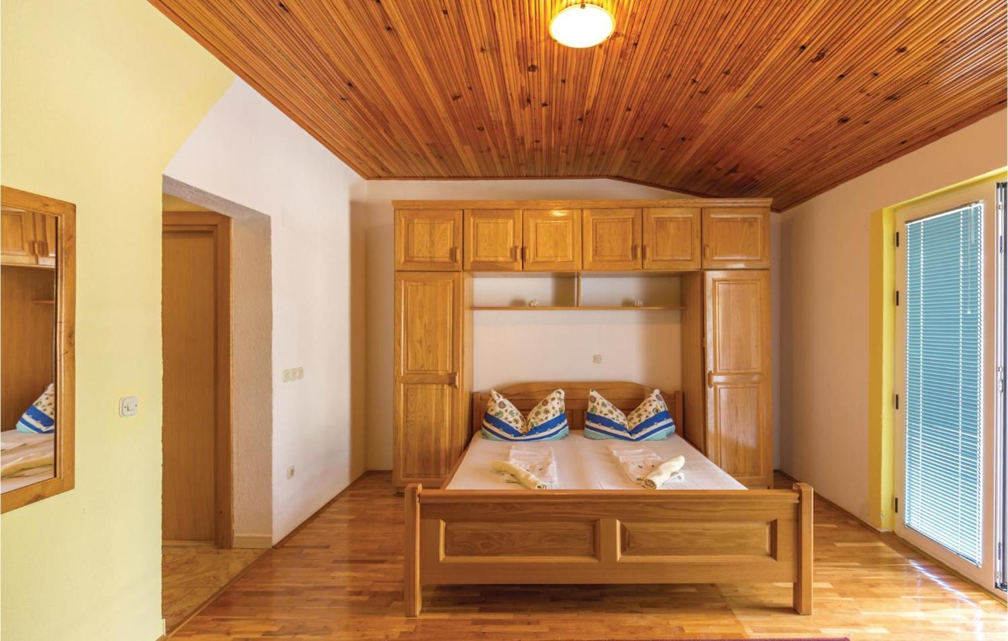 Nice Apartment In Makarska With House Sea View Ngoại thất bức ảnh
