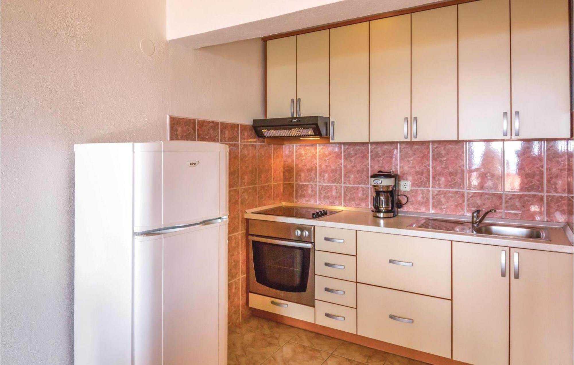 Nice Apartment In Makarska With House Sea View Ngoại thất bức ảnh